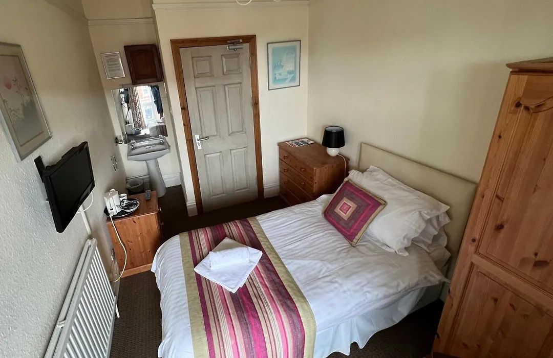 Hurst Dene Aparthotel-1