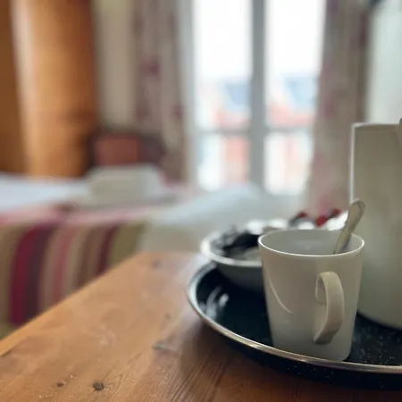 Hurst Dene Aparthotel-3