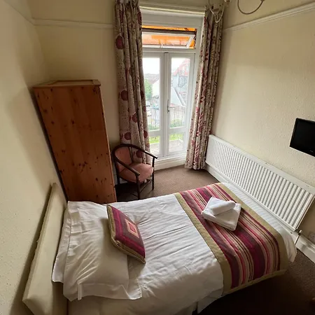 Hurst Dene Aparthotel-2